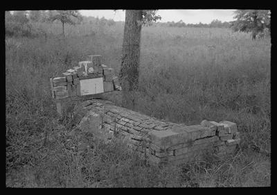 Old grave near Cruger, Mississippi, 1938