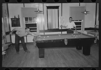 Playing straight billiards, Pilottown, Louisiana, 1938