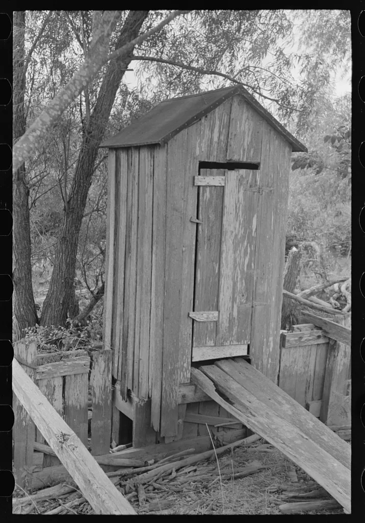 Privy, Olga, Louisiana, 1938
