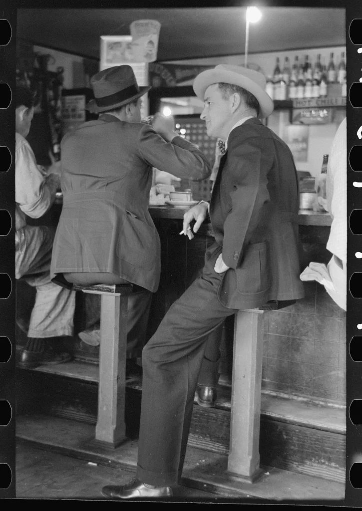 Men sitting at lunch counter, Raymondville, Texas, 1939