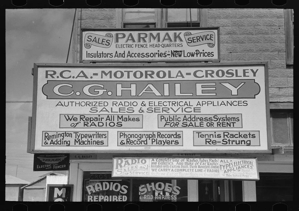 Sign on store, Robstown, Texas, 1939