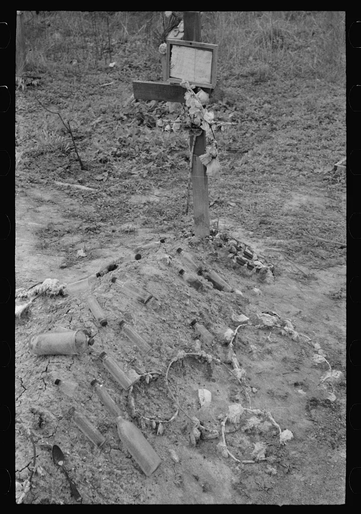 Mexican grave near Sinton, Texas, 1939