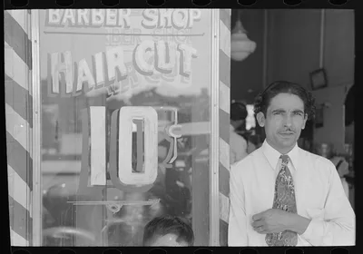 Mexican barber, San Antonio, Texas, 1939