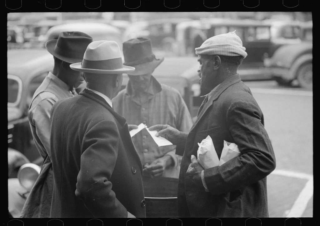 Group of Negroes, market square, Waco, Texas, 1939