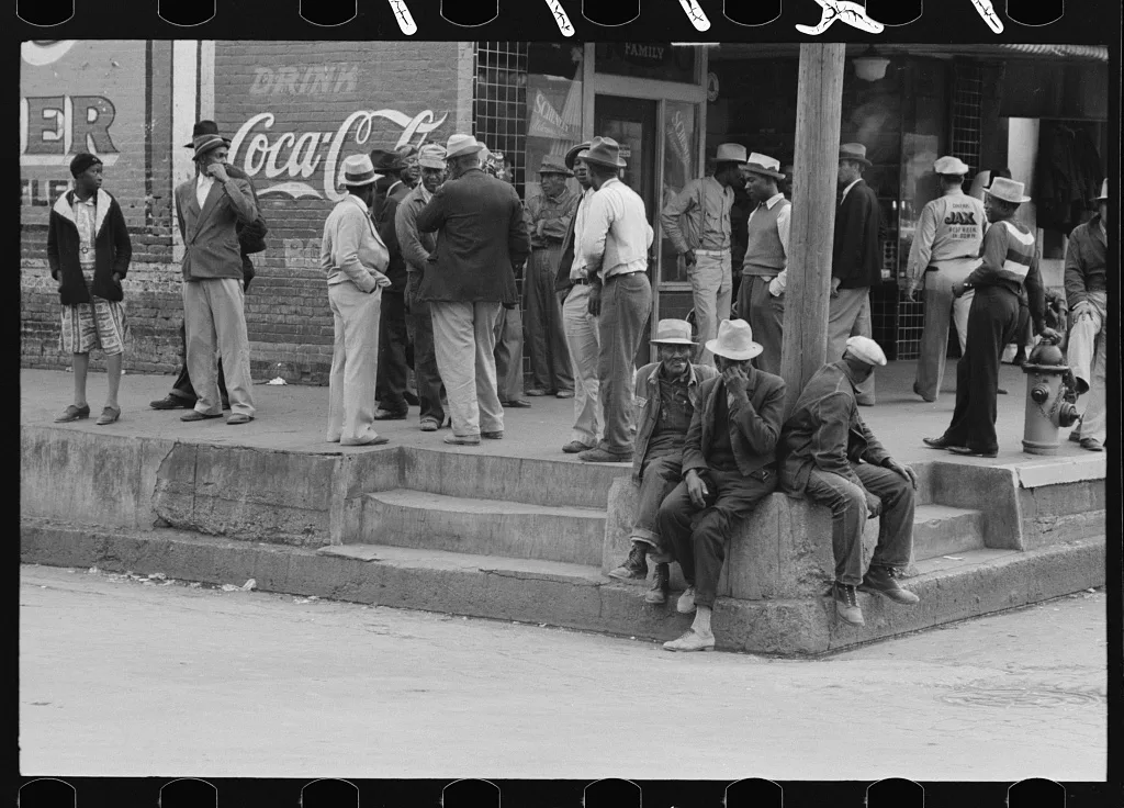 Street corner of market square, Waco, Texas, 1939