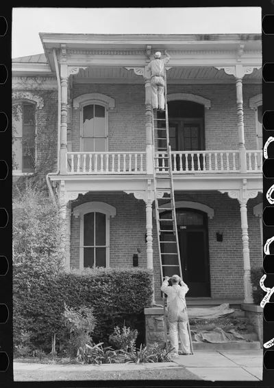 Painting a house, Waco, Texas, 1939