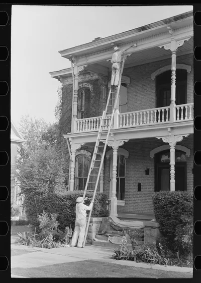 Painting a house, Waco, Texas, 1939
