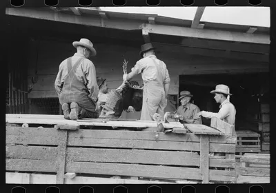 Unloading turkeys at poultry cooperative, Brownwood, Texas, 1939