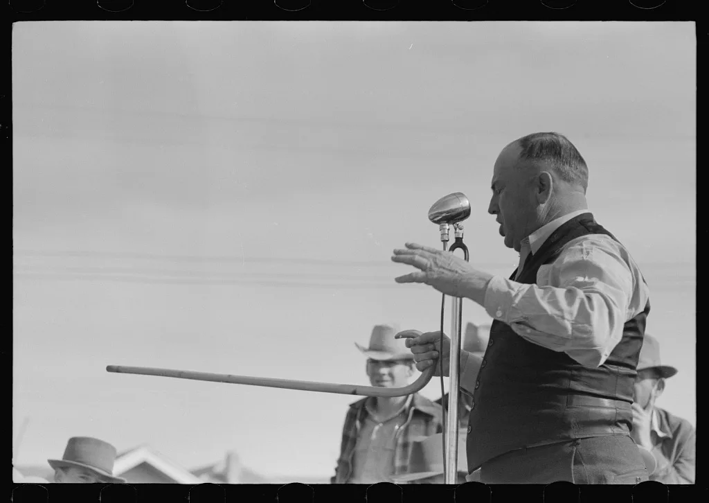Auctioneer at horse sale, Eldorado, Texas, 1939