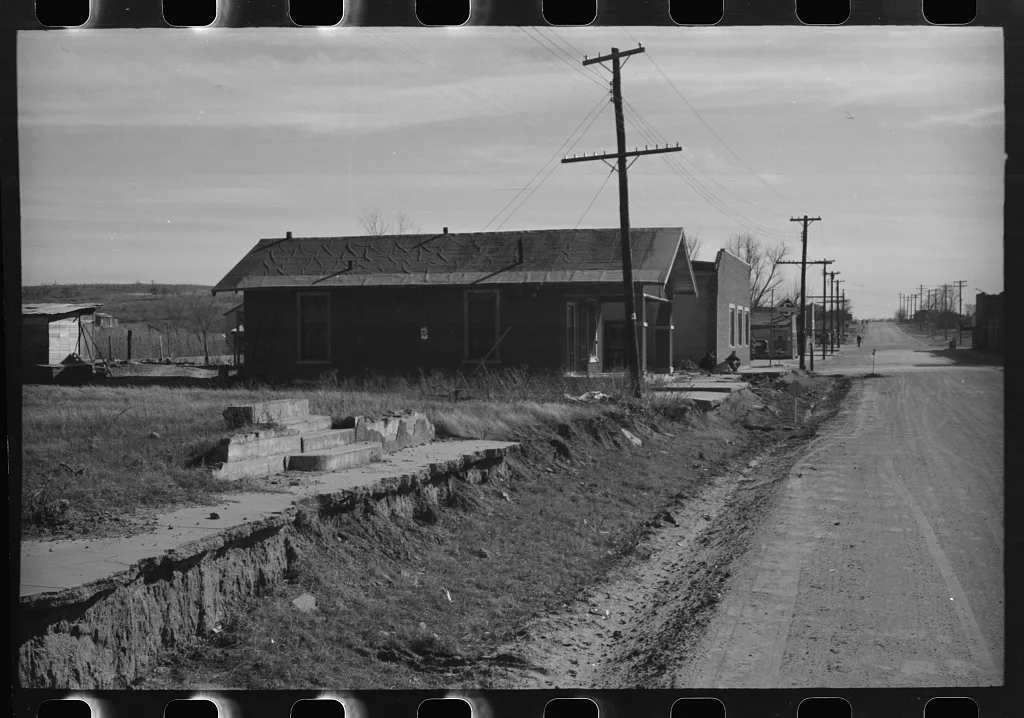Street scene in oil bust town, Slick, Oklahoma, 1940
