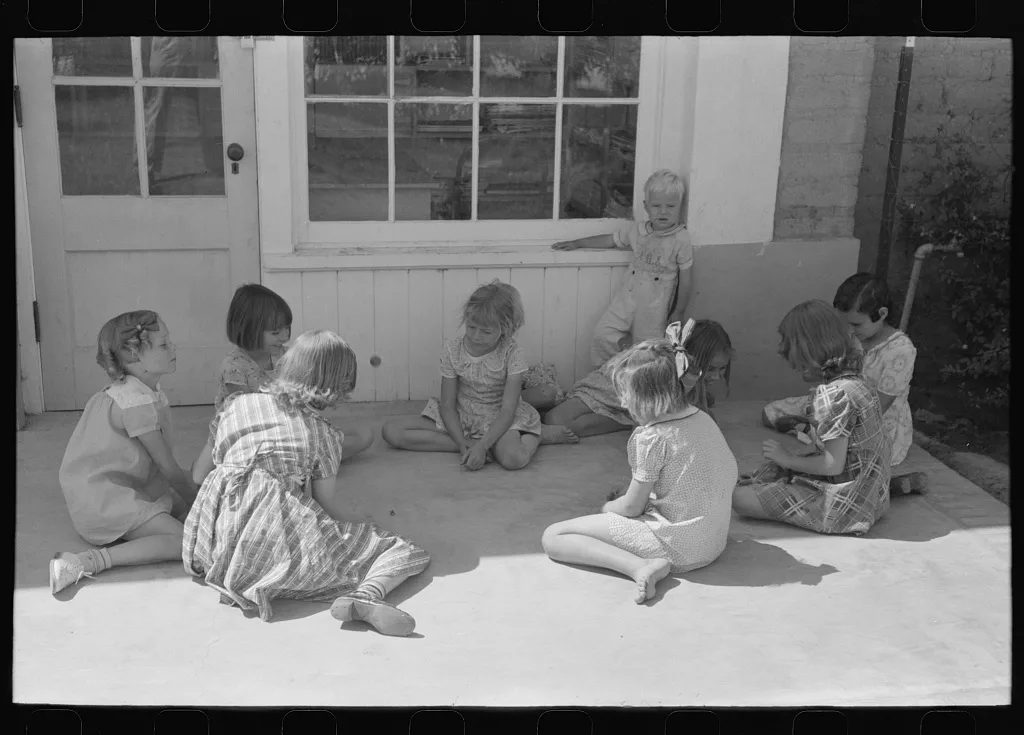 Little girl playing jacks at the Casa Grande Valley Farms, Pinal…, Arizona, 1940