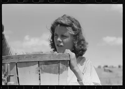 Pea picker. Nampa, Idaho, 1941