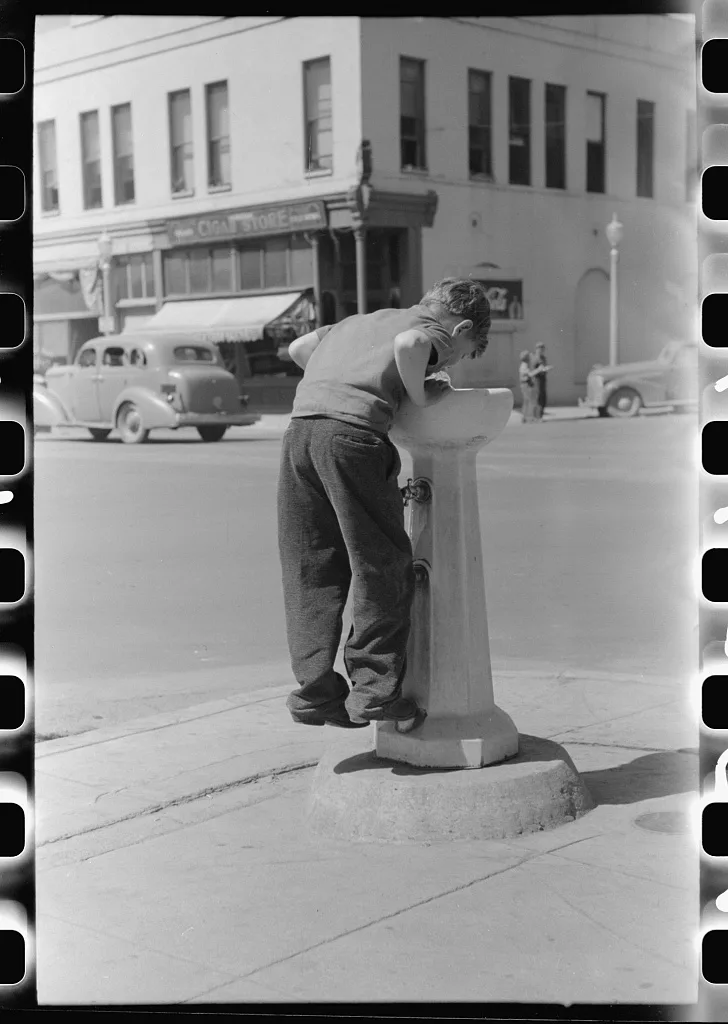 Water fountain. Caldwell, Idaho, 1941