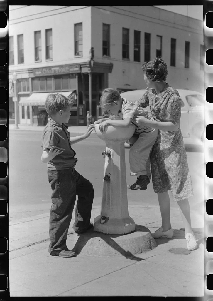 Water fountain. Caldwell, Idaho, 1941