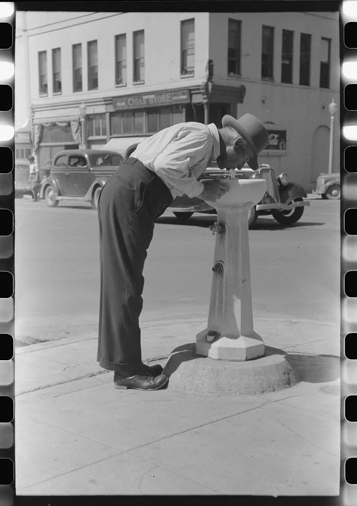 Water fountain. Caldwell, Idaho, 1941