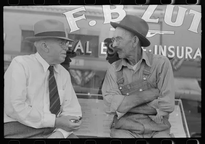Street scene, Fourth of July, Vale, Oregon, 1941