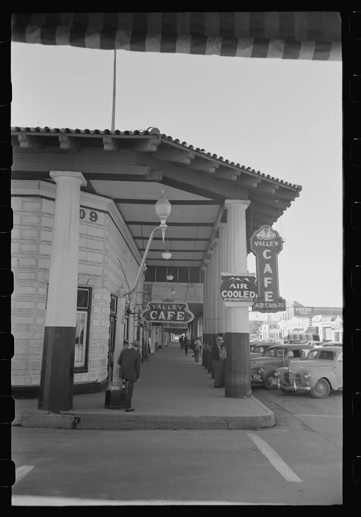 Street scene, Yuma, Arizona, 1942