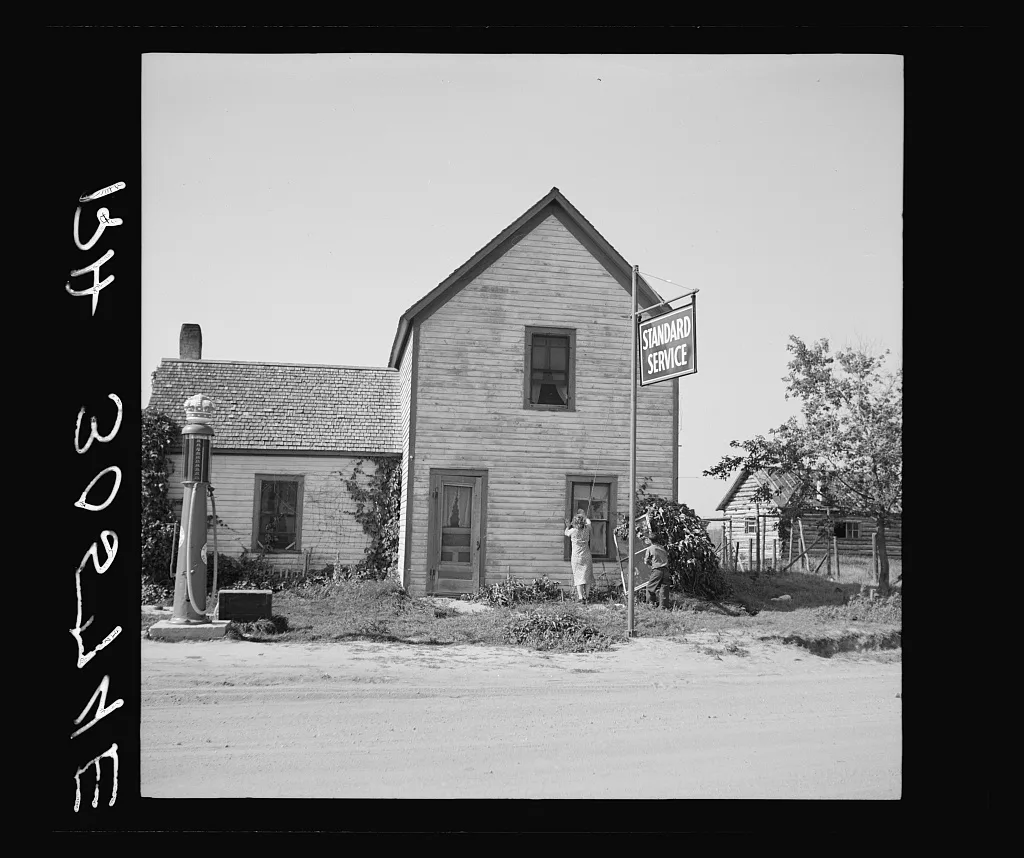 Oil station and house. Gemmel, Minnesota, 1937