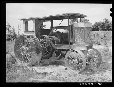 Old gasoline tractor on farm of Indian in McIntosh County, Oklahoma, 1939