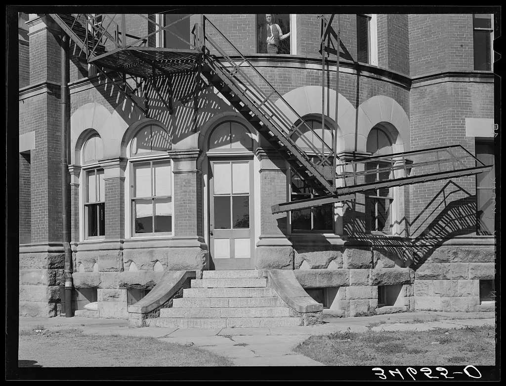 Detail of courthouse. Gonzales, Texas, 1939