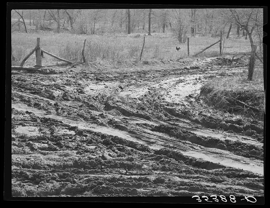 Intersection of muddy roads. McIntosh County, Oklahoma, 1940
