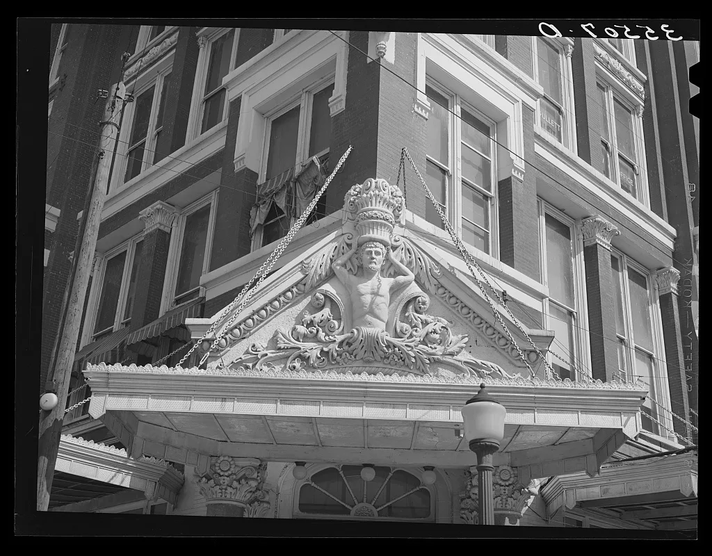 Figure above the entrance to a cafe in Denison, Texas, 1940