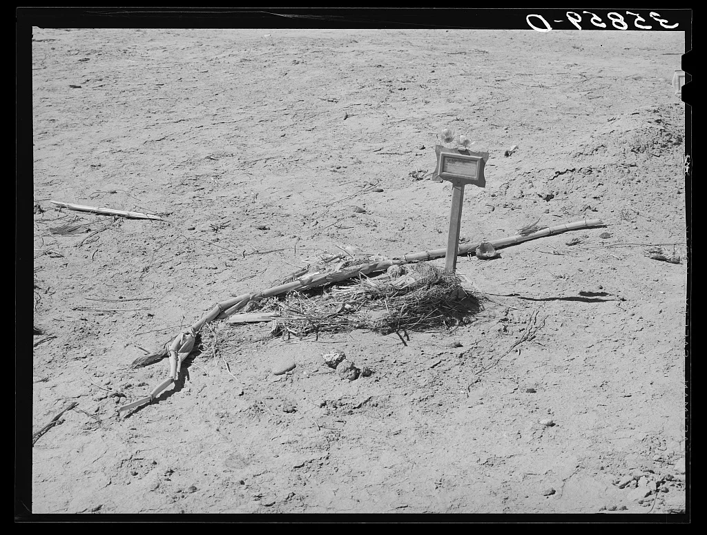 Spanish-American grave in rural section of the Bernalillo County, New…, New Mexico, 1940