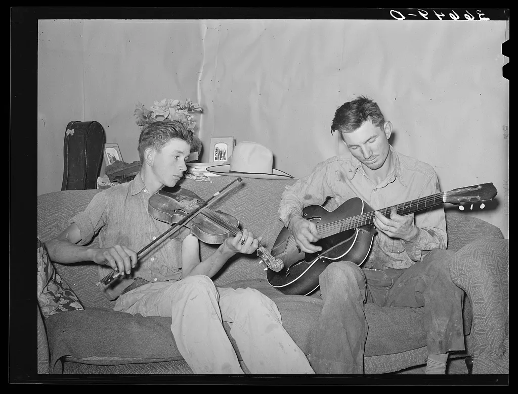 Farmer and his brother making music. Pie Town, New Mexico, 1940