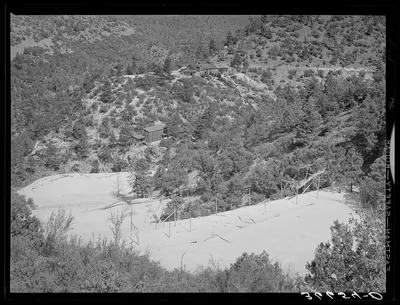 [Untitled photo, possibly related to: Mill and office buildings with…, New Mexico, 1940