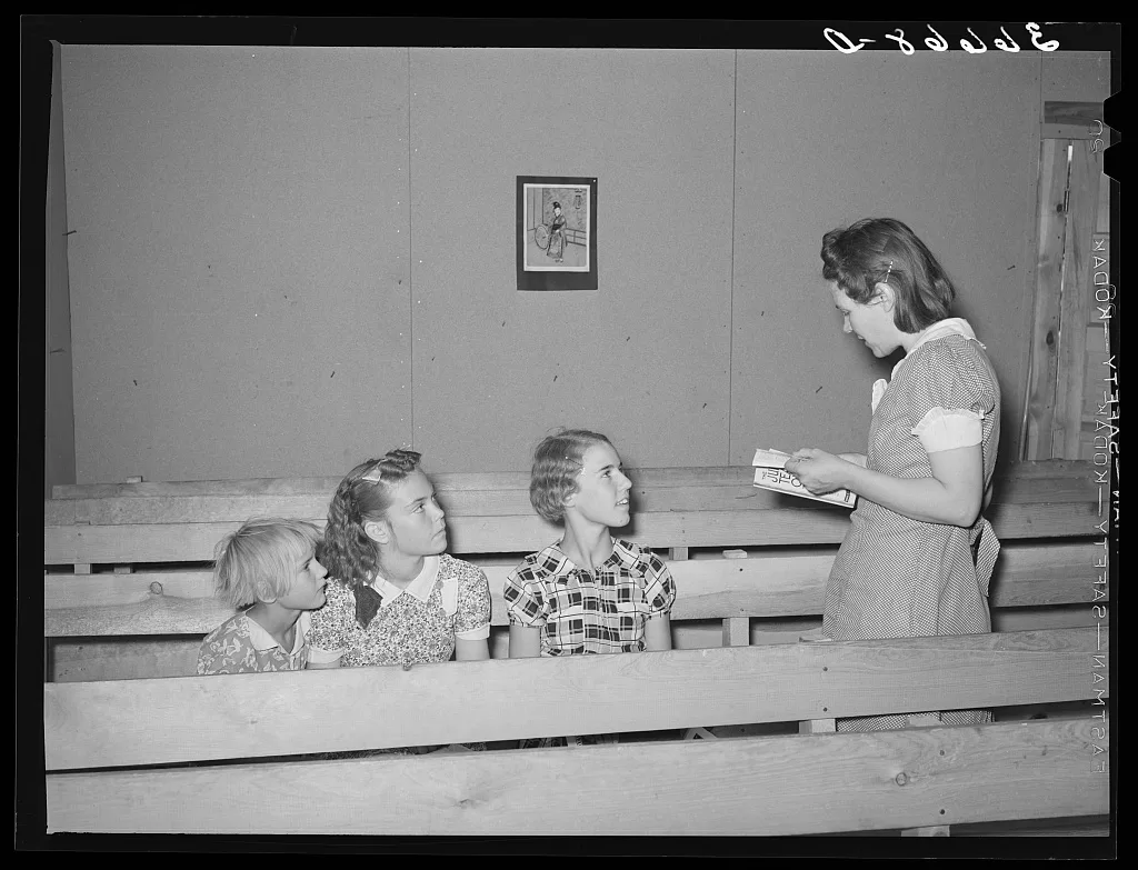 Sunday school in the Farm Bureau building. Pie Town, New Mexico, 1940