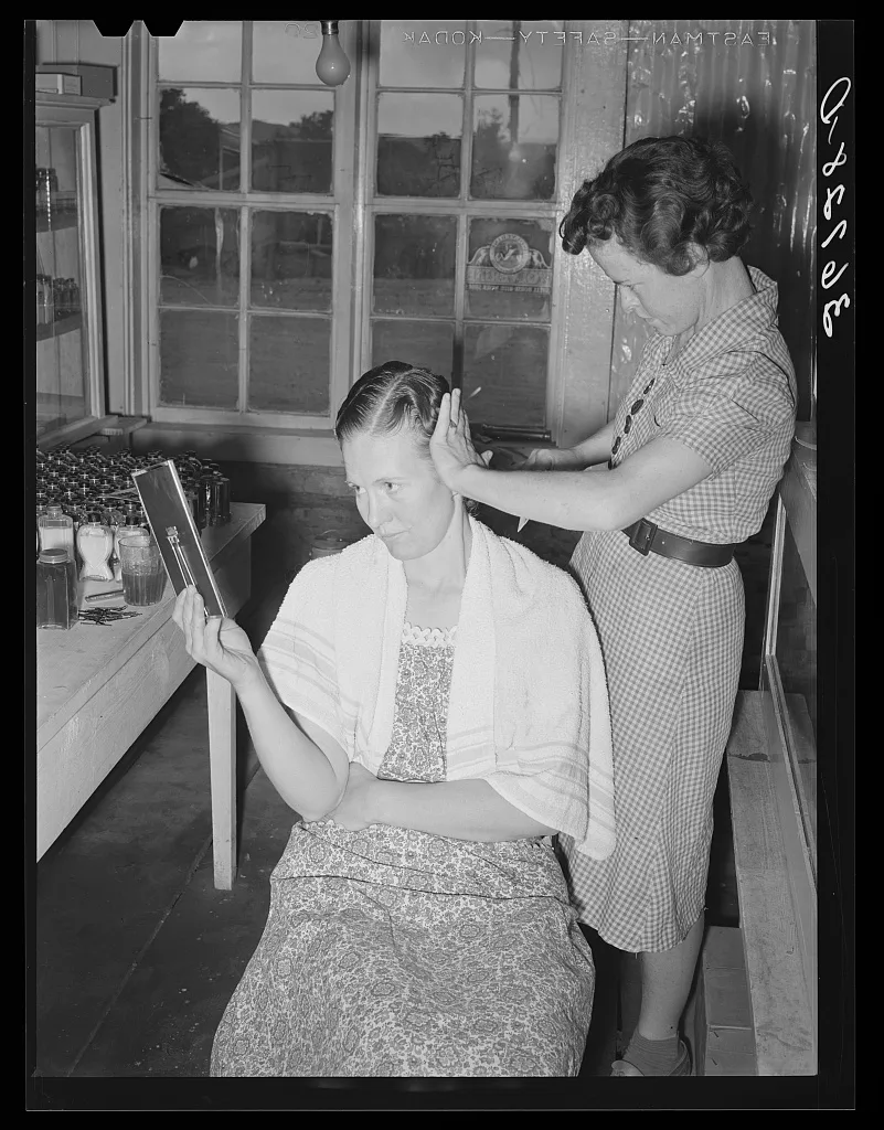 Women fix each other's hair in the absence of a beauty shop at Pie…, New Mexico, 1940