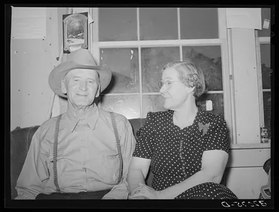 Postmaster and his wife. Pie Town, New Mexico, 1940