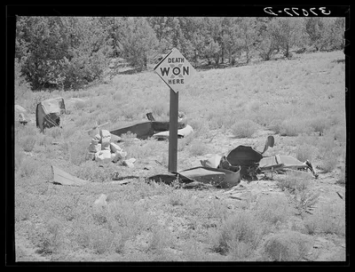 Marker of accident on highway in Bernalillo County, New Mexico, 1940