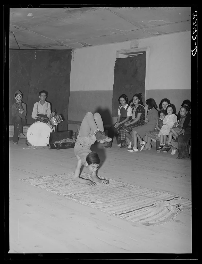 Acrobat and audience at Spanish-American traveling show. Penasco, New…, New Mexico, 1940