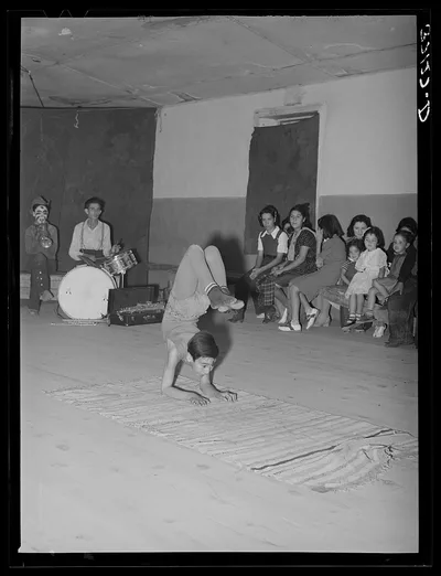 Acrobat and audience at Spanish-American traveling show. Penasco, New…, New Mexico, 1940