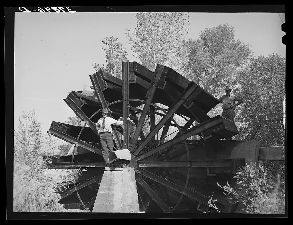FSA (Farm Security Administration) cooperative waterwheel. Water is…, Arizona, 1940