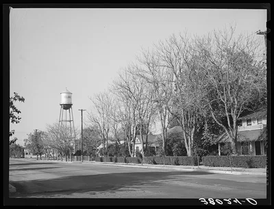 Street in residential district of Delano, California, 1940