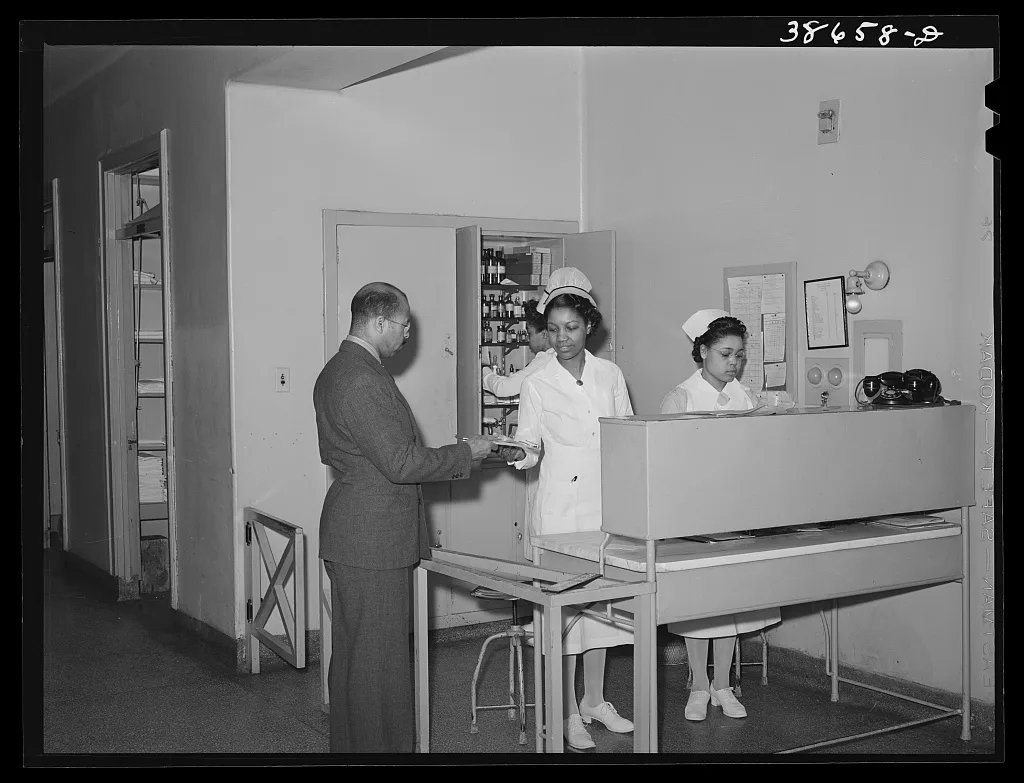 Doctor getting charts from head nurse at Negro hospital. Chicago,…, Illinois, 1941