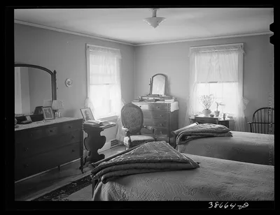 Master bedroom in home of well-to-do Negro. Chicago, Illinois, 1941