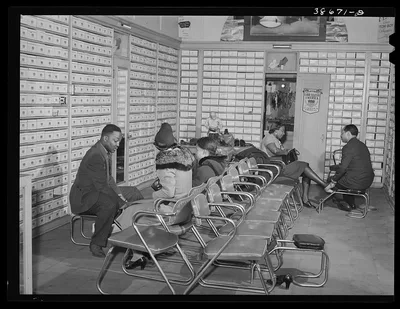 Shoestore on 47th Street. Chicago, Illinois, 1941