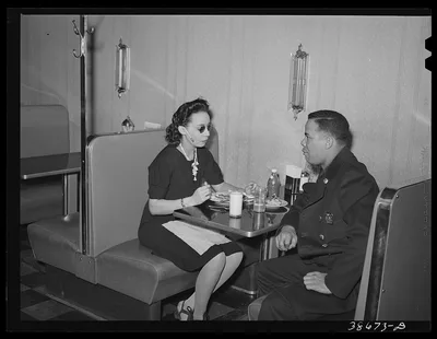 Policeman talking to employee of Ten-cent store whose trade is…, Illinois, 1941
