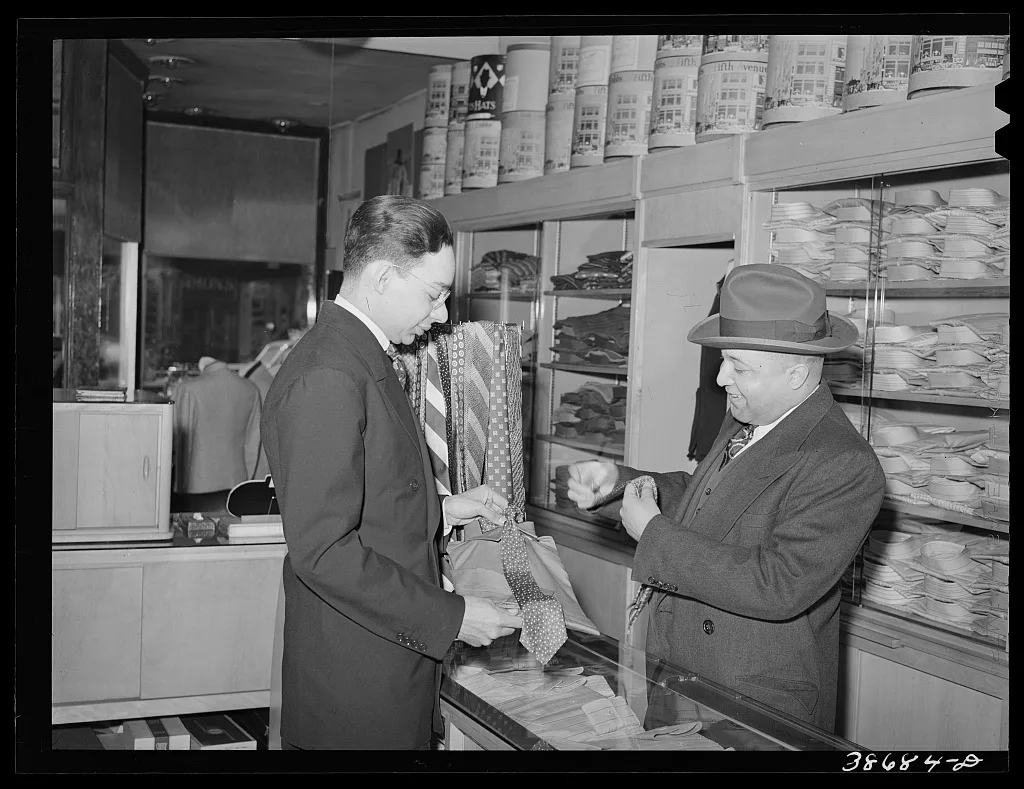 Men's shop which caters to Negroes. 47th Street, Chicago, Illinois, 1941