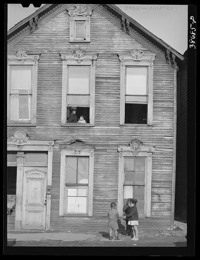 House on Federal Street in the Negro section of Chicago, Illinois, 1941