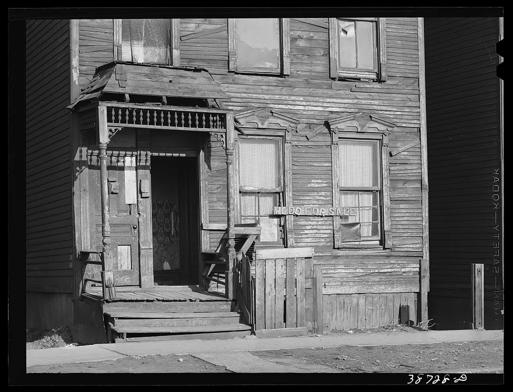Front of house on Federal Street in Negro section of Chicago, Illinois, 1941