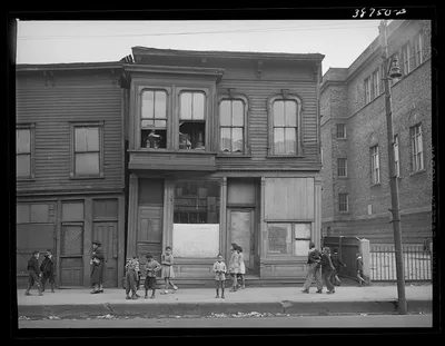 House and children in Negro section of Chicago, Illinois, 1941