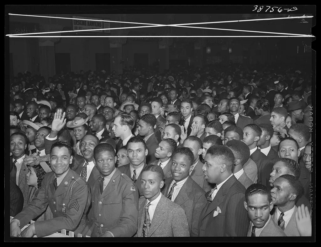 [Untitled photo, possibly related to: Detail of crowd watching the…, Illinois, 1941
