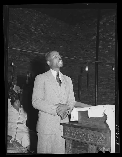 Solo at the Pentecostal church. Chicago, Illinois, 1941