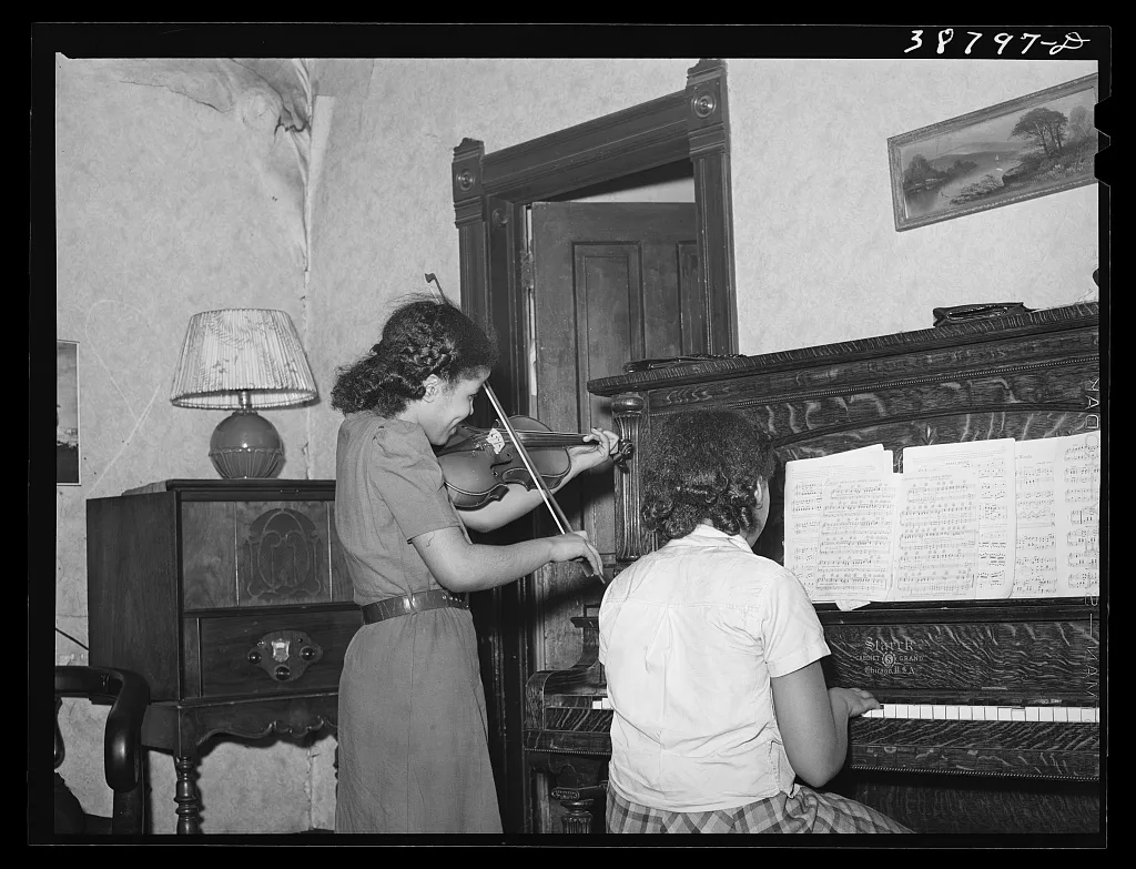 Children of family on relief playing. Chicago, Illinois, 1941