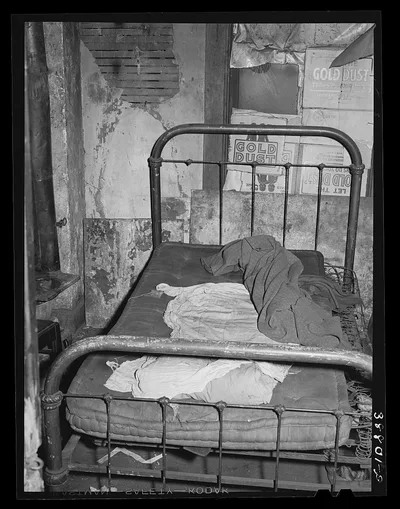 Room in rooming house for Negroes. Chicago, Illinois, 1941