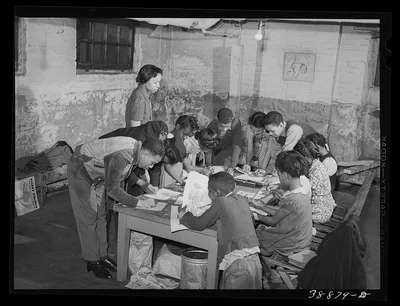 Training in art is sponsored by the Good Shepherd Community Center.…, Illinois, 1941